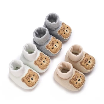Зимние ботинки для новорожденных девочек, пинетки, сохраняющие тепло, плюшевые внутри, противоскользящие, для малышей, милая обувь с мягкой подошвой для малышей